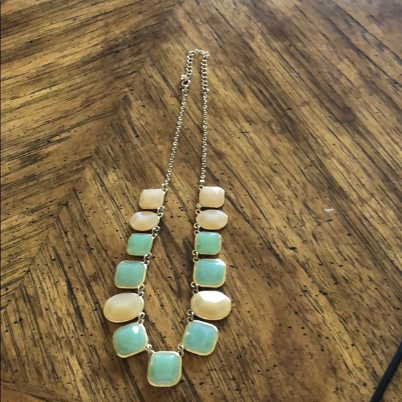 Green and tan necklace - Picture 1 of 1